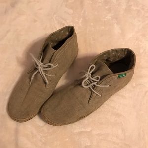 Comfy sanuk shoes